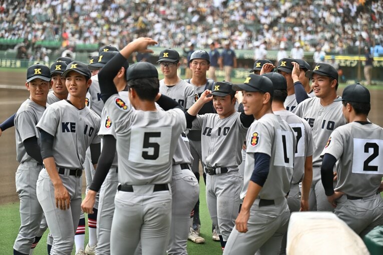 決勝もリラックスした表情の慶應選手たち　©Naoya Sanuki