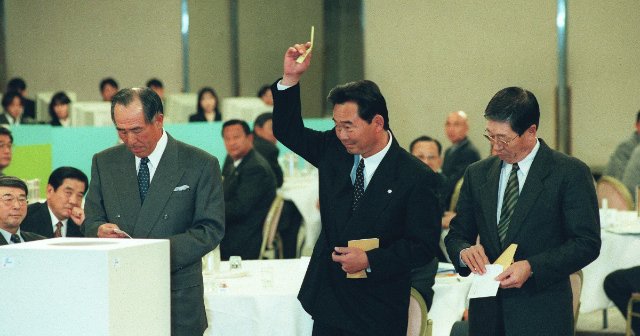 「そんなもん、こっちが指名しちまえ!」ドラフト会場に響いた大沢親分の“喝” 松坂、菅野、長野…日本ハム「強行指名」信念の原点 - ドラフト会議 ...