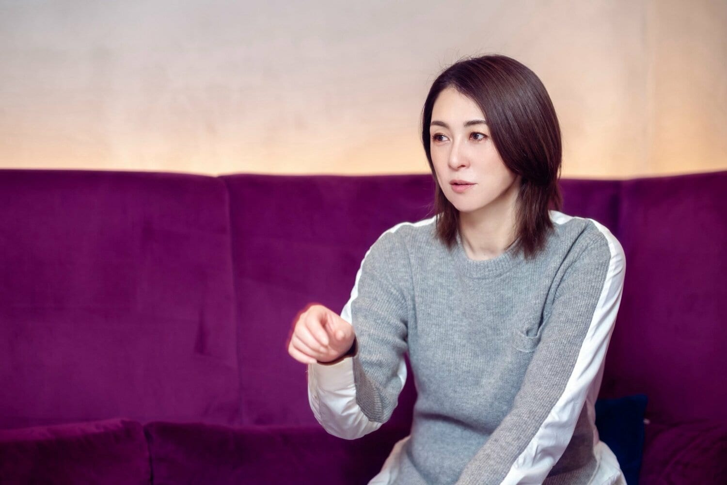 インタビューに答える菅山かおる ©Takuya Sugiyama