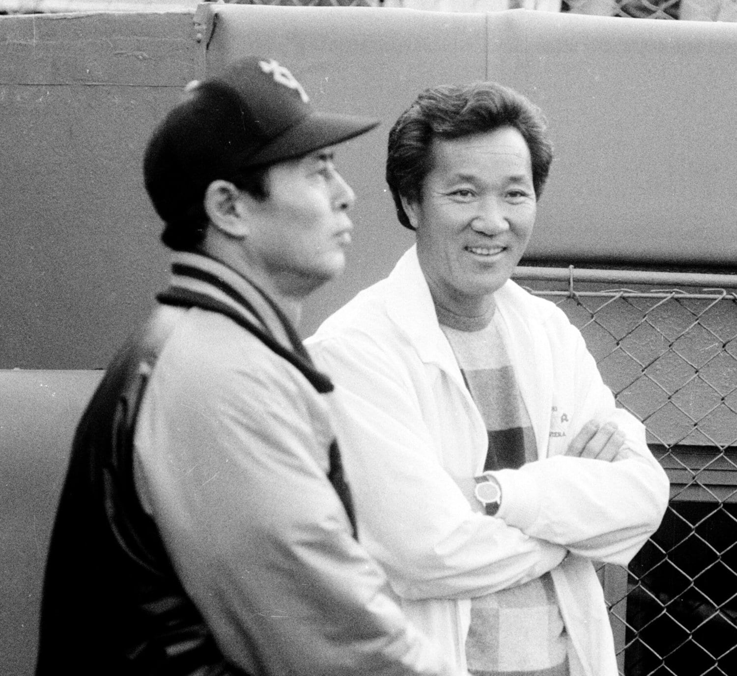 球場を訪れて、王監督を激励する青木功（1985年）©︎Sankei Shimbun