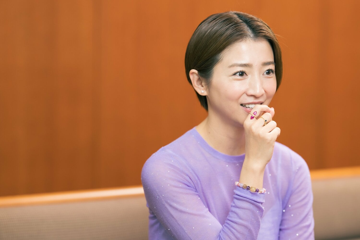 二人の出会いを振り返るアンナさん　©Miki Fukano