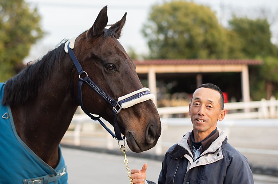 「頑張ったね」サクセスブロッケンの“誘導馬引退”と最後のキス　ダービーの夢を叶えたふたりが歩むそれぞれの道＜Number Web＞ photograph by Ryosuke Kaji
