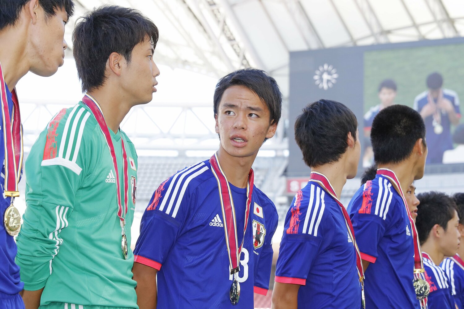 冨安健洋、橋岡大樹、伊藤洋輝らと共にU-17日本代表として「国際ユースサッカー」の優勝に貢献した当時高校3年の伊藤涼太郎(2015年7月) ©︎AFLO