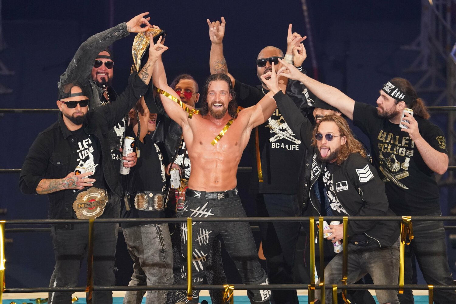 歓喜のジェイ・ホワイトとバレットクラブの面々