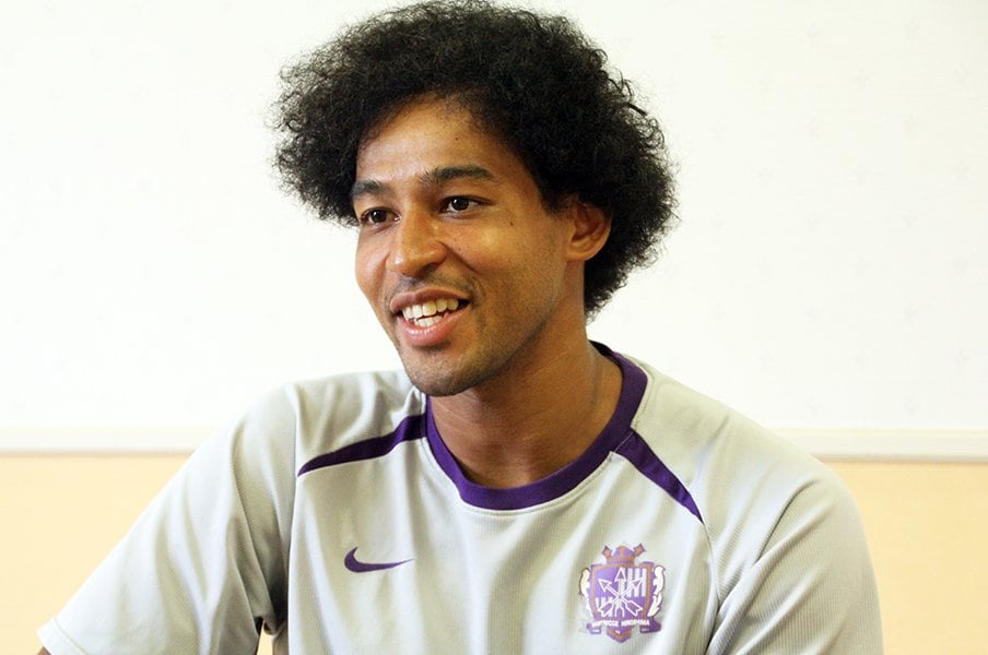 「眼球に骨が…もう少しで失明ですよ」“日本代表デビュー即5ゴール”30歳FWがホンネ激白「W杯はまだ全然」ジャーメイン良、覚醒の背景に家族愛＜Number Web＞ photograph by NumberWeb