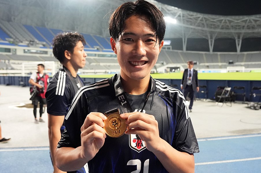 「“韓国への劣等感”は皆無だ」E-1優勝…日本代表元監督トルシエがズバリ「リュウノスケはクボに似てるが」“お気に入り18歳MF”を絶賛＜Number Web＞ photograph by Koji Watanabe/Getty Images