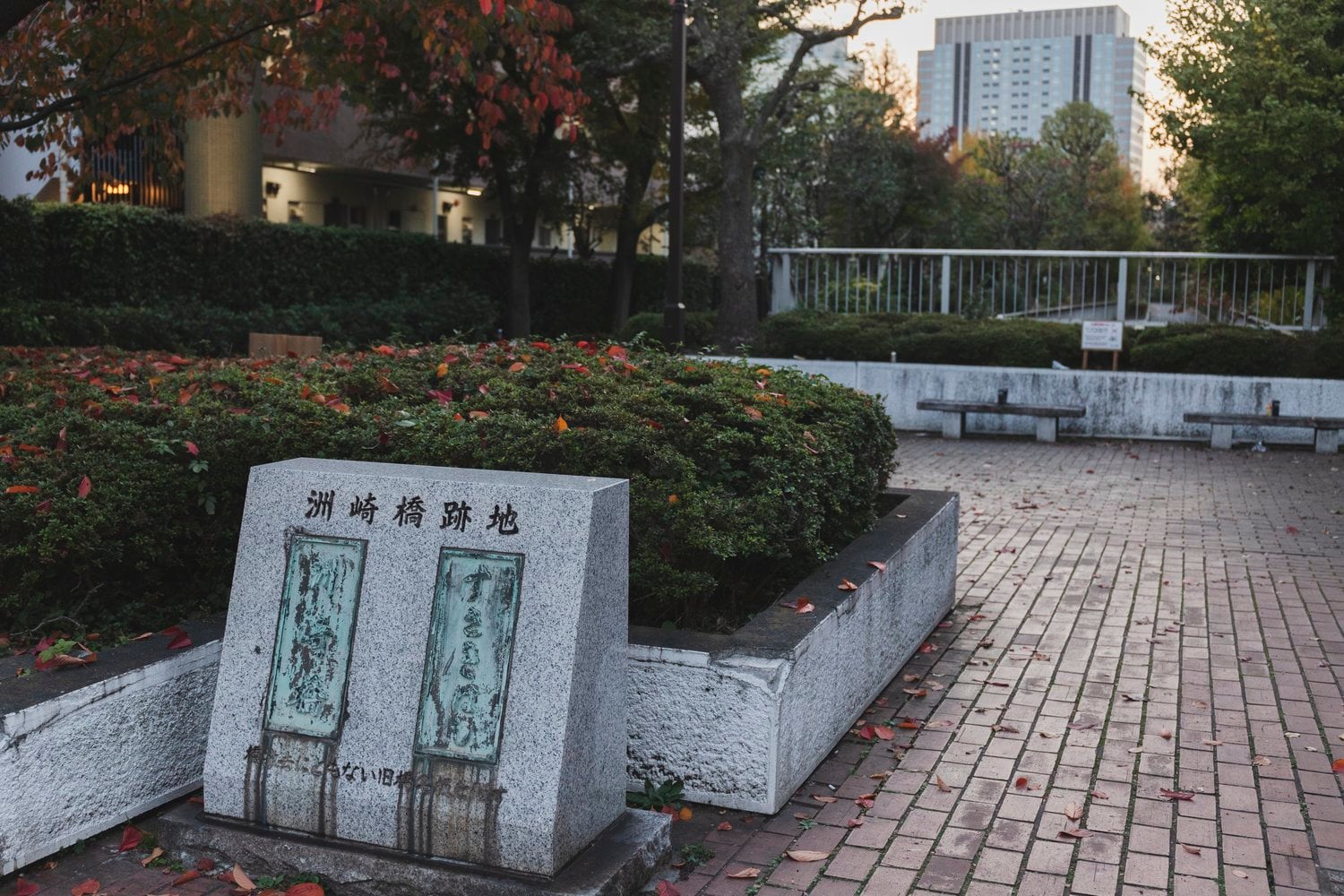 洲崎橋の跡地。かつて「洲崎パラダイス」という大きな門があったという