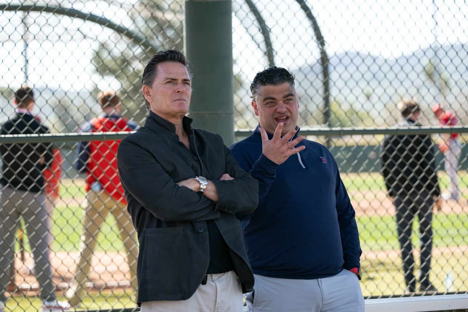 今春、エンゼルスの練習場に訪れた代理人のバレロ氏（左）と、ペリー・ミナシアンGM ©Nanae Suzuki