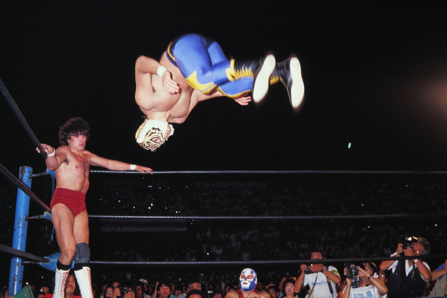 1984年のデビュー戦。空中殺法を器用にこなし勝利したものの、初代のような爆発的人気を得るには至らなかった　©AFLO