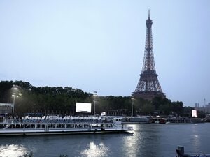 フランスはパリ五輪開会式をどう見たか？「魔法のよう」絶賛する新聞、「汚らわしい」激怒する右翼…開幕前の無関心→五輪一色の世論を現地報告