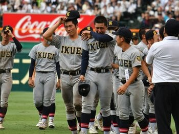 高校野球「丸刈りは悪、勝つ野球は悪なのか？」“甲子園取材歴20年超”記者の視点…慶応高・森林監督は「指示通りに動く選手では足りない」＜Number Web＞ photograph by Hideki Sugiyama