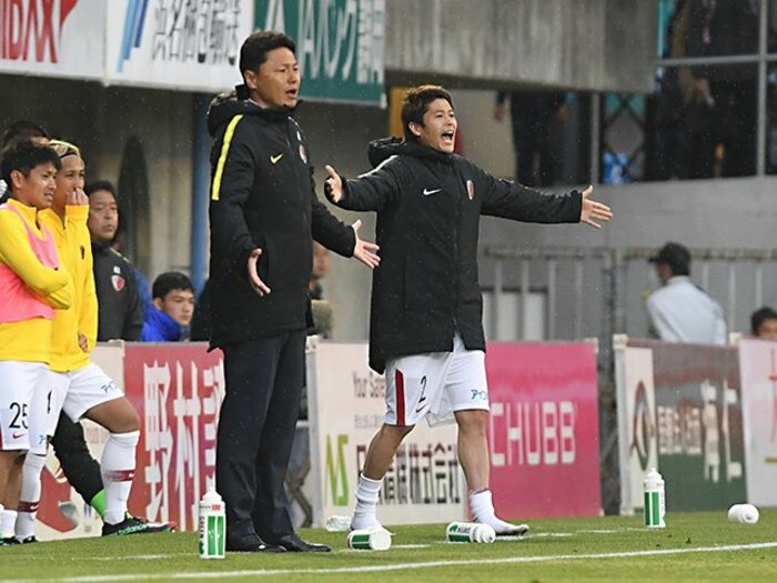 内田篤人が鹿島で新たに抱える悩み。「やってないと発言権ってないよな」＜Number Web＞ photograph by Getty Images