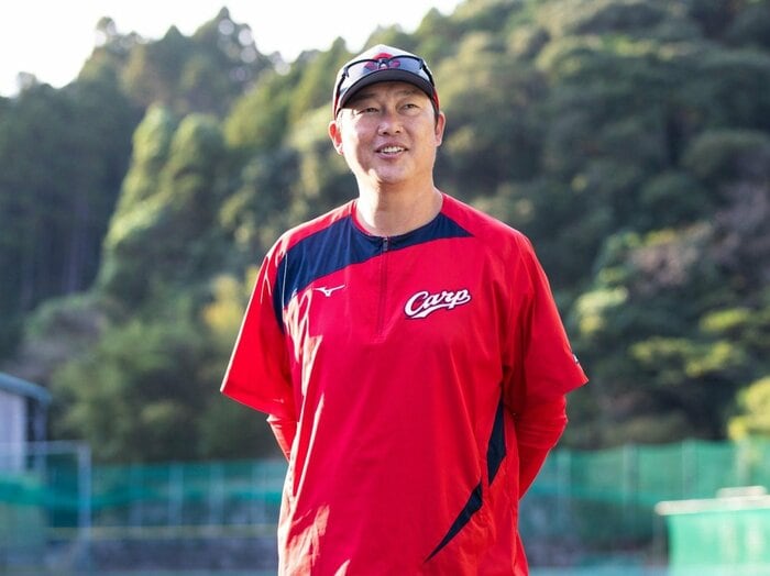 「あの電話のことは忘れられません」広島カープ・新井貴浩監督が明かす“阪神時代の岡田彰布監督”「自分にとって岡田さんは特別な存在です」<Number Web> photograph by Ryo Kawagoe
