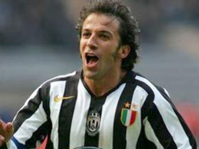 戦犯は審判だ！＜Number Web＞ photograph by AFLO