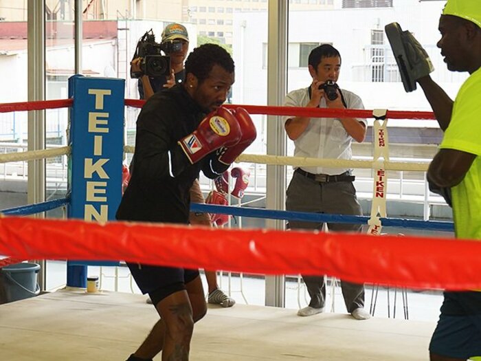 山中慎介、V9モレノ戦は最大の試練。互いのペースを奪い合う神経戦必至。＜Number Web＞ photograph by Toshio Ninomiya