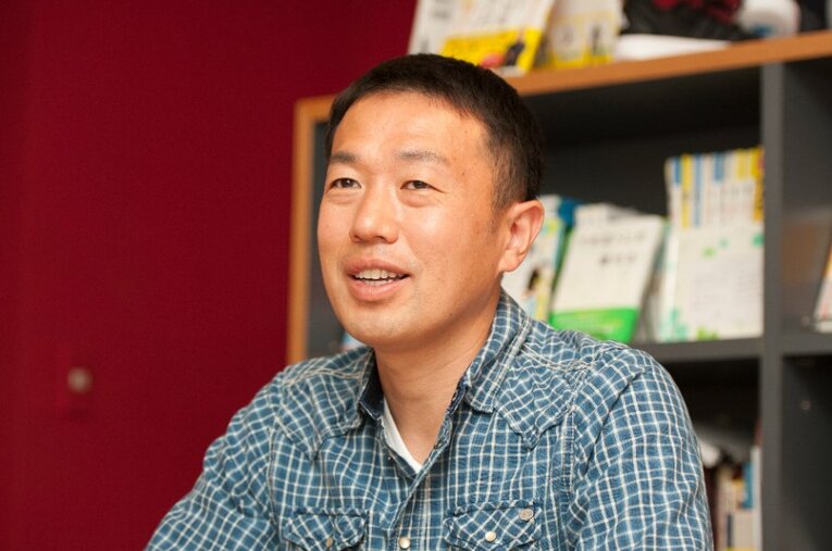 2014年に青山学院大学陸上競技部長距離ブロックのフィジカルトレーナーに就任した中野ジェームズ修一氏。その後、同大学は箱根駅伝で4連覇を含む6度の総合優勝を達成した ／ photograph by Mami Yamada