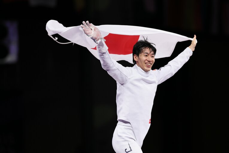 男子エペ個人決勝、加納虹輝vs.ヤニック・ボレル　©JMPA