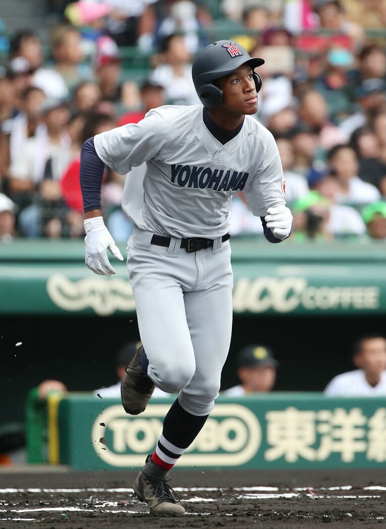 甲子園の舞台に登場した万波　©JIJI PRESS