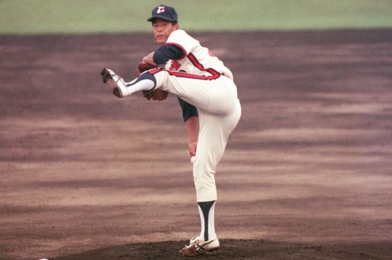 1990年10月13日、ラスト登板時の村田兆治。ファンを感涙させた涙のスピーチとは ／ photograph by JIJI PRESS