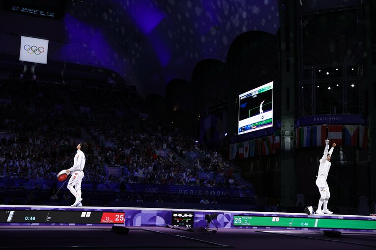 天を仰ぐ加納虹輝と歓喜のシクローシ　©Ryosuke Menju/JMPA