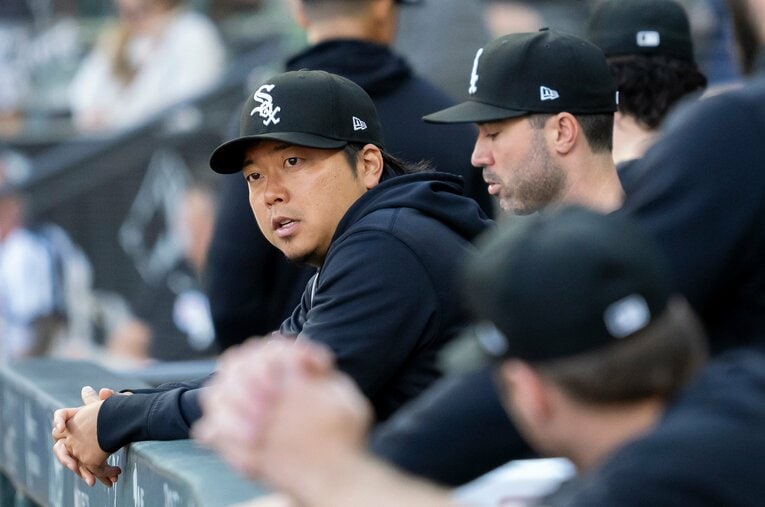 村上宗隆を通訳としてサポートする八木賢造さん（32歳） ／ photograph by Joseph Weiser/Icon Sportswire via Getty Images