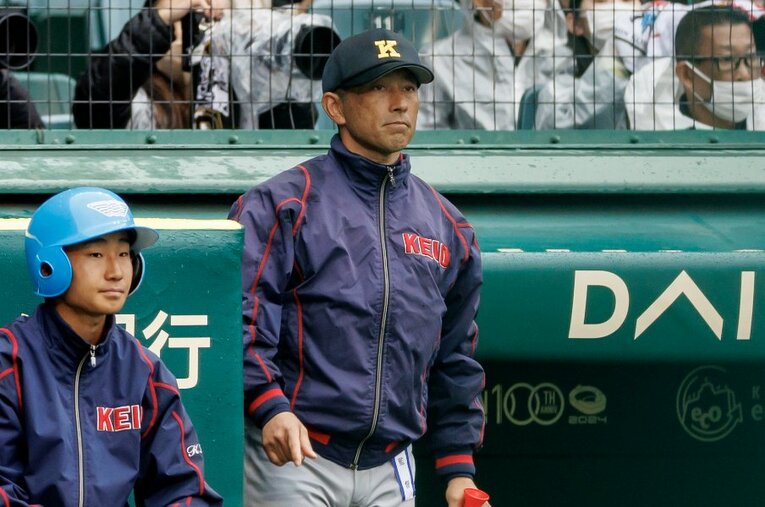 センバツに続き、夏の甲子園の舞台に立つ慶應高校・森林貴彦監督。異端視される50歳の指揮官は高校野球のある問題点を指摘する ／ photograph by Kiichi Matsumoto