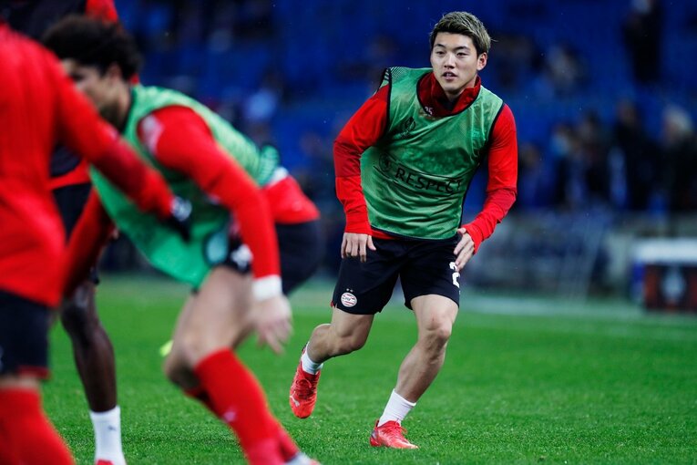 堂安律がPSVで得つつある信頼… 懐かしの“香川真司の元相棒”ゲッツェ、“89億円の価値”スペイン代表MFを撮って気づいたこと(3)