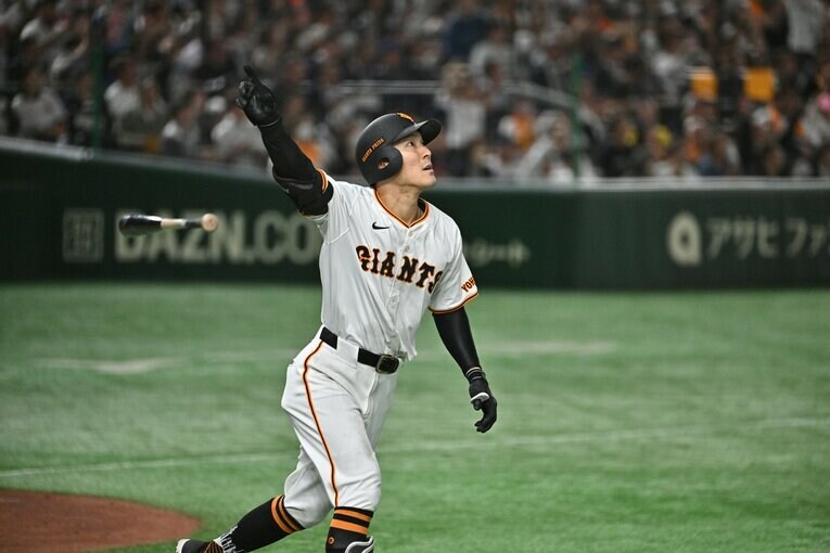 満身創痍の身体ながら今季の開幕戦では値千金の2ランを放つなど活躍し、お立ち台にも上ったがその後膝を負傷。今季限りでの引退を発表した　©︎Hideki Sugiyama