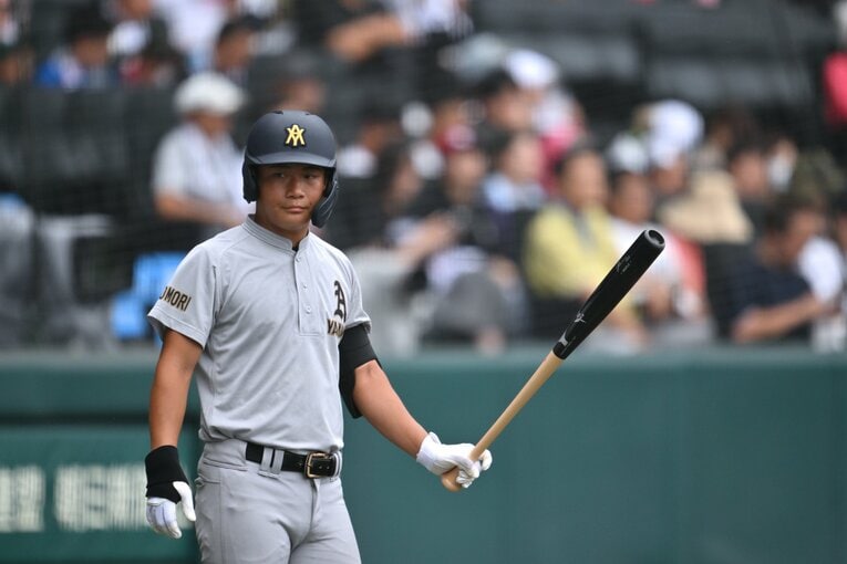 青森山田の対馬陸翔。木製バットを使用したが打力が光る　©Hideki Sugiyama