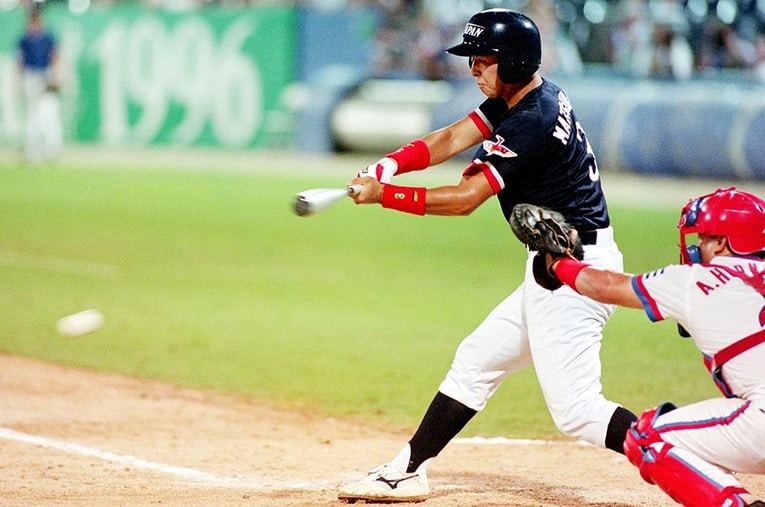 アトランタ五輪、キューバ戦での松中信彦。この一戦を実況した島村俊治氏に記憶を聞いた ／ photograph by JIJI PRESS