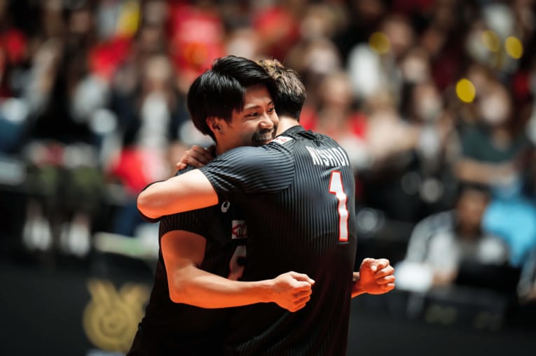 西田有志、関田誠大　©︎FIVB