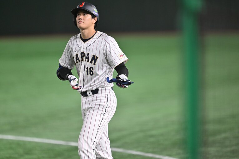 セーフティバント後の大谷翔平　©Naoya Sanuki