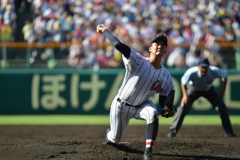 夏の甲子園100回大会の準々決勝で、“タレント軍団”大阪桐蔭に敗れた浦和学院時代の渡邉勇太朗。しなやかなフォームで投げ込む姿は、将来性を感じせた　©︎Hideki Sugiyama
