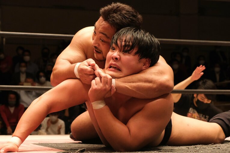 野村卓矢vs関本大介（クリックすると「この記事の写真」にとびます。流血等の過激な写真を含みますのでご注意ください）