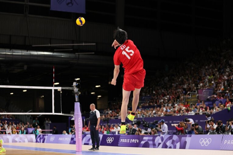 パリ五輪でも光った甲斐優斗のサーブ　©︎Kaoru Watanabe/JMPA