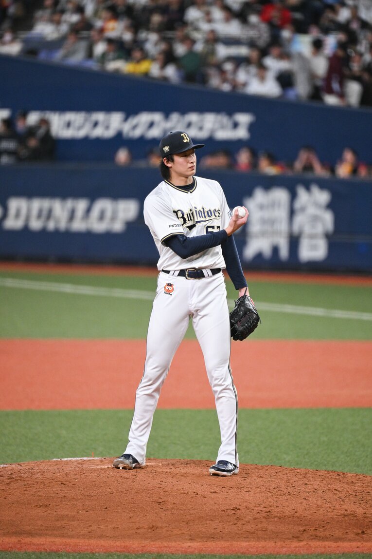 長い手足を操り剛球を投げ込む山﨑颯　©︎Nanae Suzuki