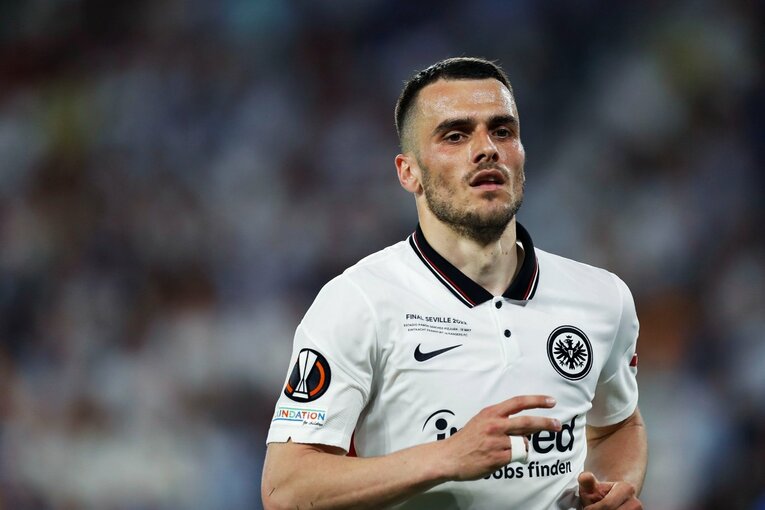 鎌田大地の号泣と“日の丸スパイク”に思い出す4年前の「カタールW杯には絶対出たいですよ」 長谷部誠とのEL優勝写真に“秘められた熱量”とは(16)