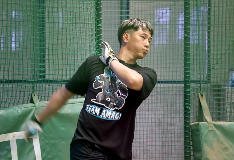 バッティング練習に汗する西川　©︎JIJI PRESS