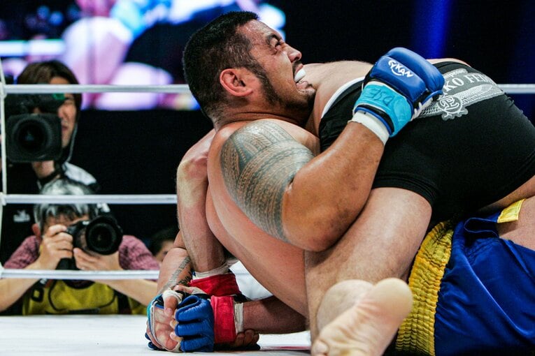 最後はチキンウィングアームロックで一本負けだったが、“人類最強”相手に多くの見せ場を作った　©Susumu Nagao