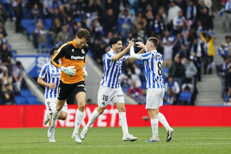 トゥリエンテスの同点ゴール時には、GKレミーロまでが飛び出して喜んだ（写真は右に続きます）　©Daisuke Nakashima