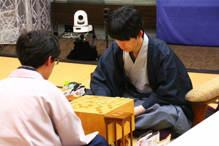 カド番に立たされた藤井八冠。悔しさと、気品ある振る舞い（全14枚中の9枚目）©NumberWeb