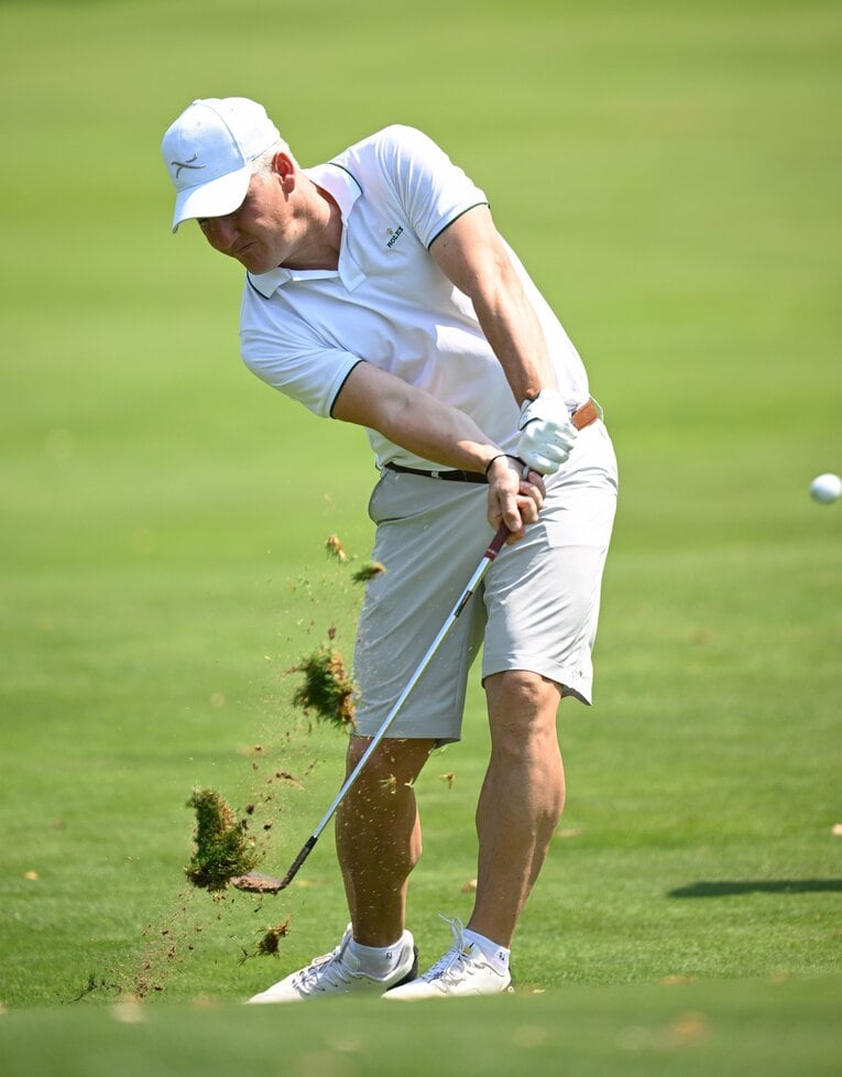 ゴルフをするシュバインシュタイガー（2022年）　©Getty Images