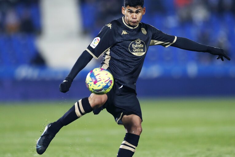 「W杯出番なし」からのリスタート…柴崎岳は今、スペイン2部でどうなっている？“思いを内に秘めたはず”30歳の今を撮った(16)