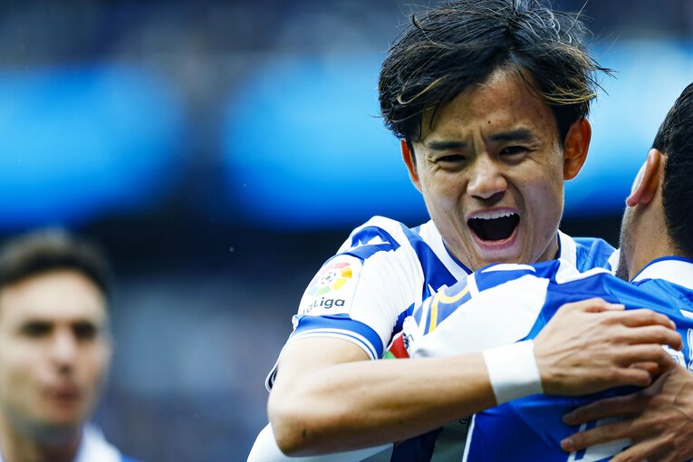 久保建英PK獲得＋シルバに絶妙アシストもドローに落胆　だが翌朝「クボ表紙の新聞」を持った地元のおじさんが…カメラマンは見た(15)