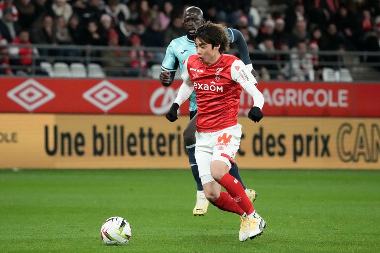 伊東純也の快速ドリブルはリーグ・アンでも屈指だという　©︎Getty Images