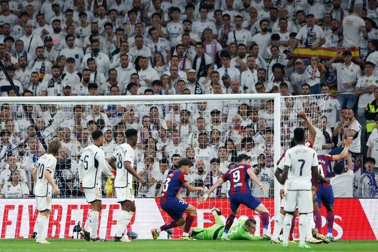 勝負の分岐点だったか、ヤマルのゴールがVARで取り消されたシーン