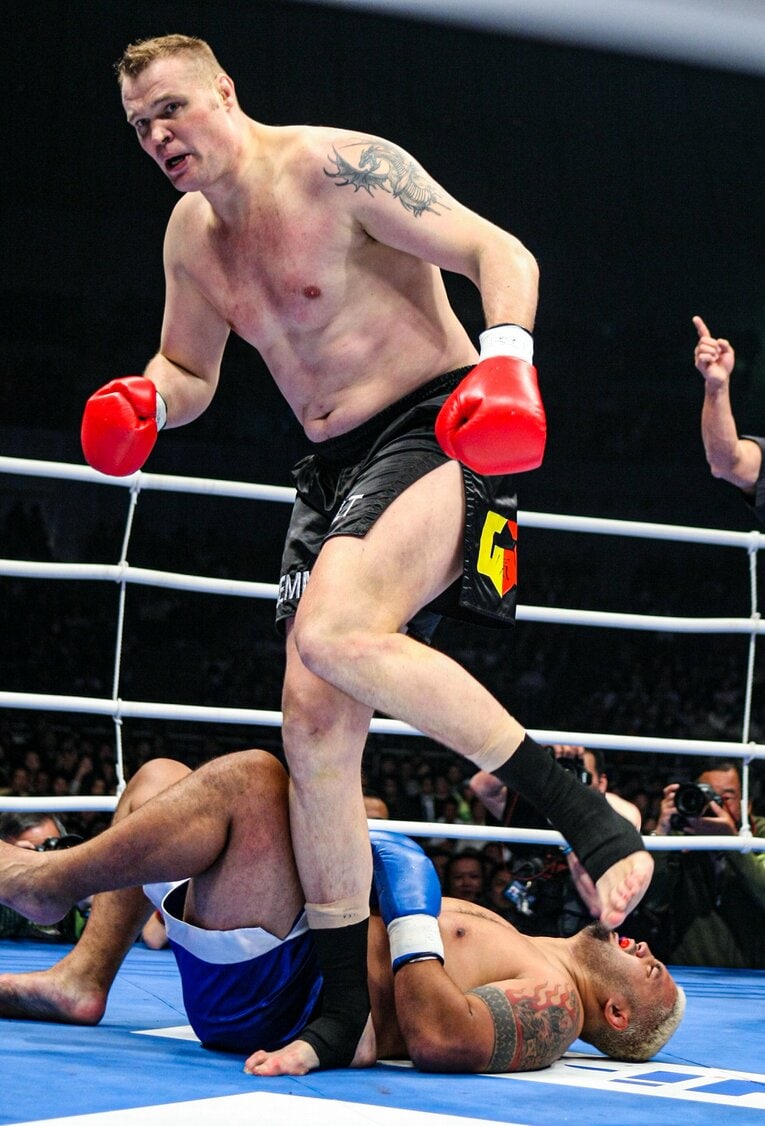 右後ろ回し蹴りでKO負けを喫した　©Susumu Nagao