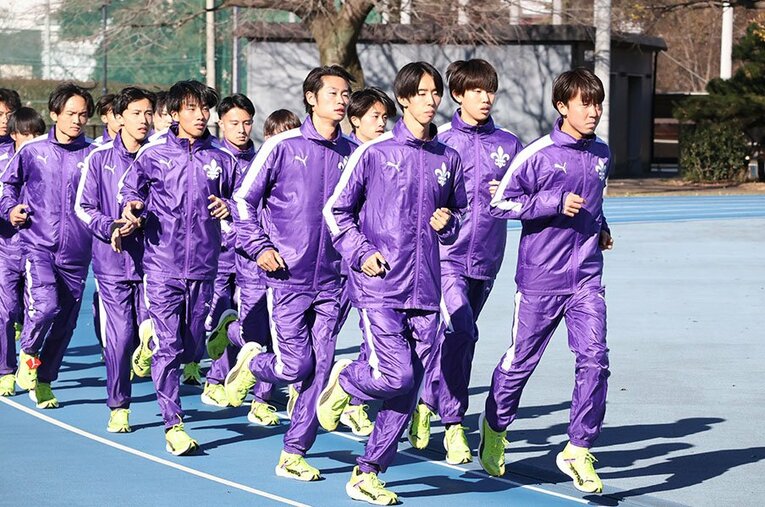 箱根駅伝を前に、選手選考も区間配置も選手が話し合いによって決める「学生自治」運営となっている立教大。その過程を追った ／ photograph by JIJI PRESS