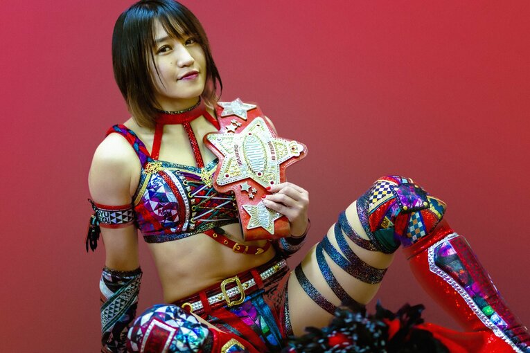 スターダム新王者・朱里が語った“亡き母への感謝”とチャンピオンの覚悟「プロレスも究めたと言っていいのかな」《戴冠記念グラビア》(45)