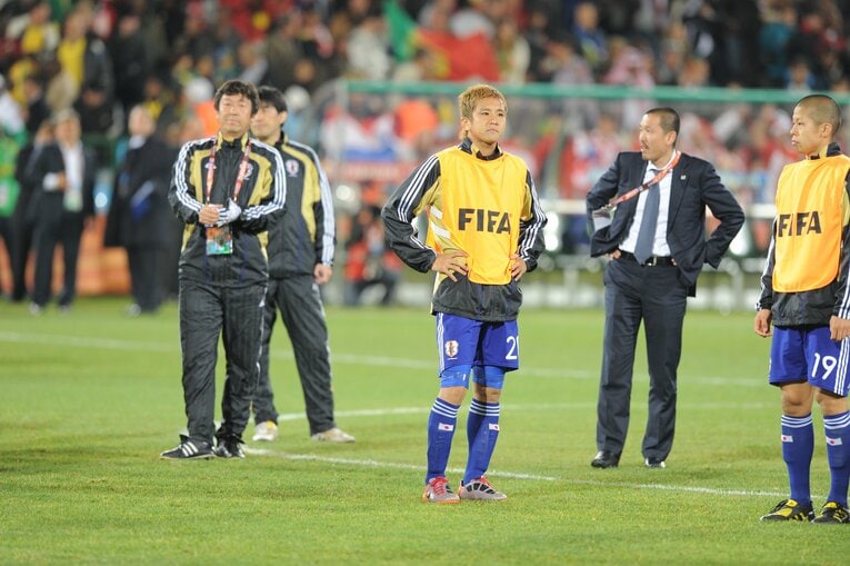 2010年南アフリカW杯。PKで敗れたパラグアイ戦後の稲本潤一　©JMPA